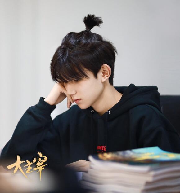 爆料网红追王源的视频,揭秘明星与粉丝的神秘互动 第3张 爆料网红追王源的视频,揭秘明星与粉丝的神秘互动 第3张